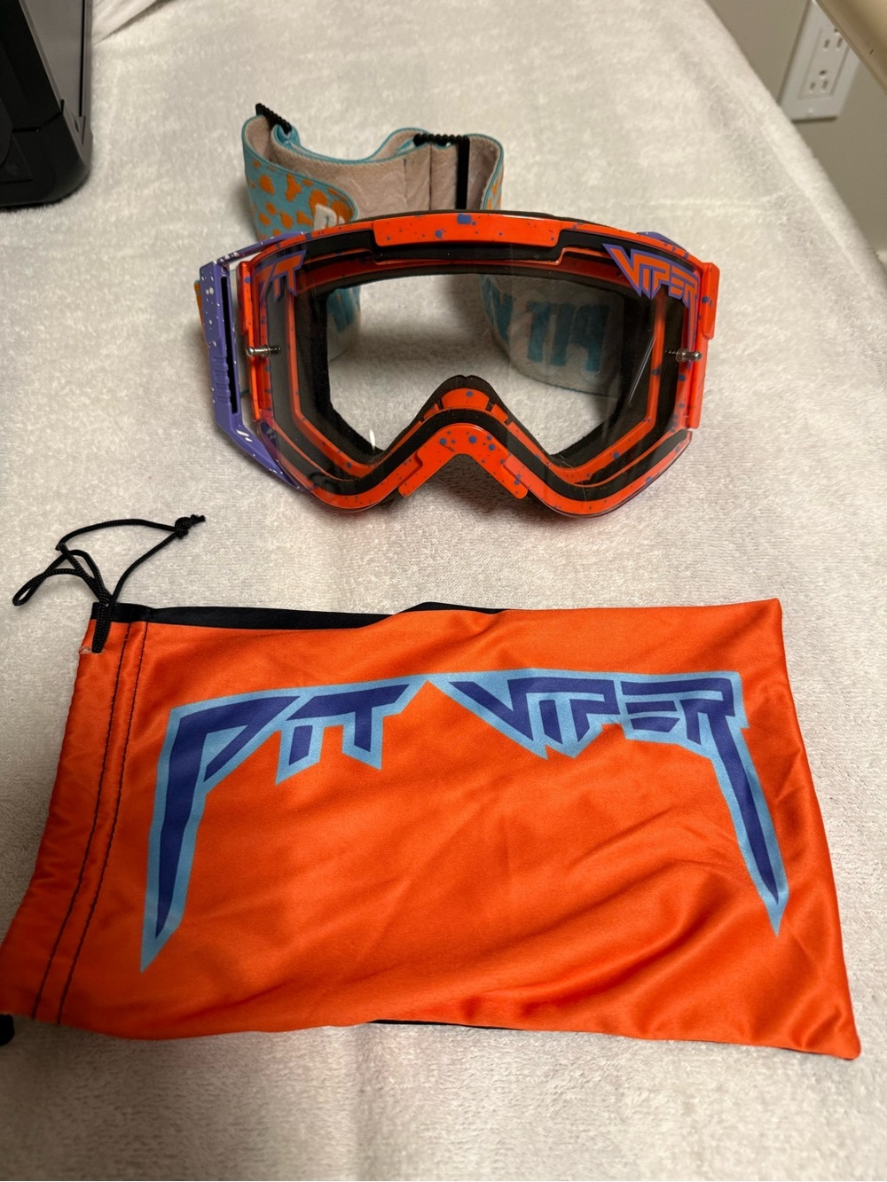 Pit Viper Brapstrap Goggles with Logo Bag with additional lens